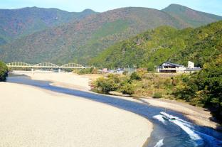 入鹿温泉　ホテル瀞流荘