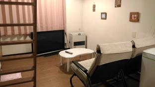 Sunny Room/5min from Subway and Airport Bus